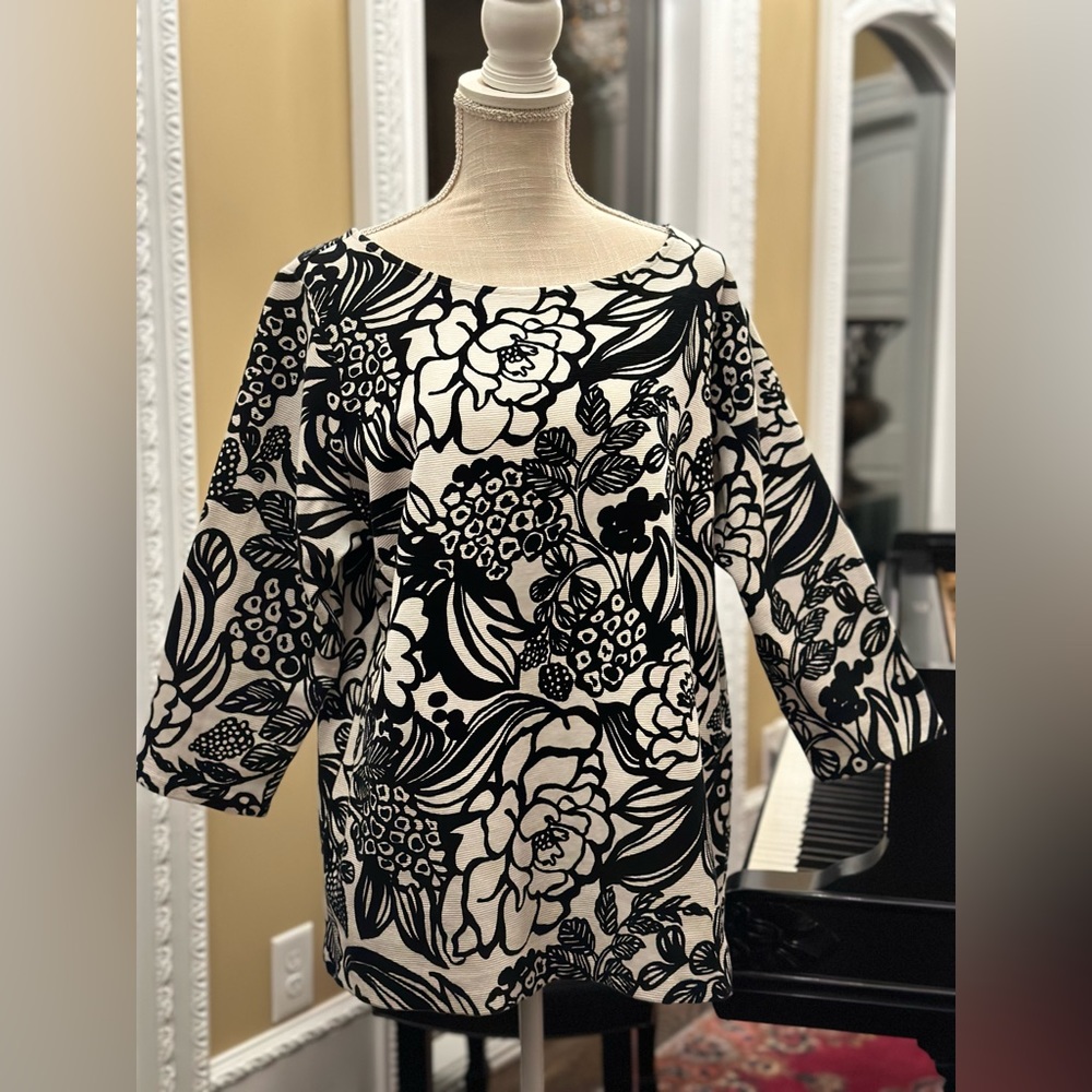 Talbots Woman black and white top. Size 1X